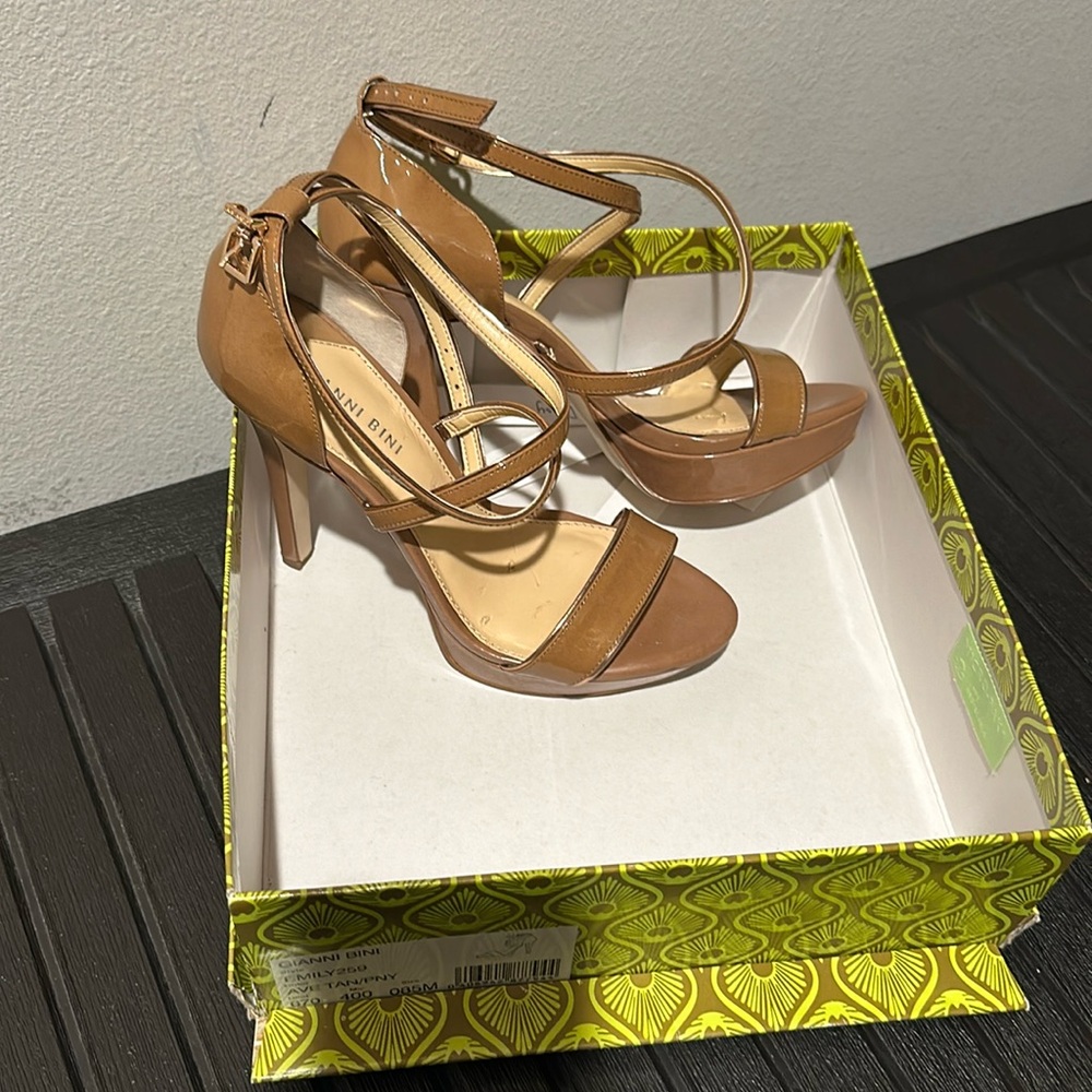 Patent tan